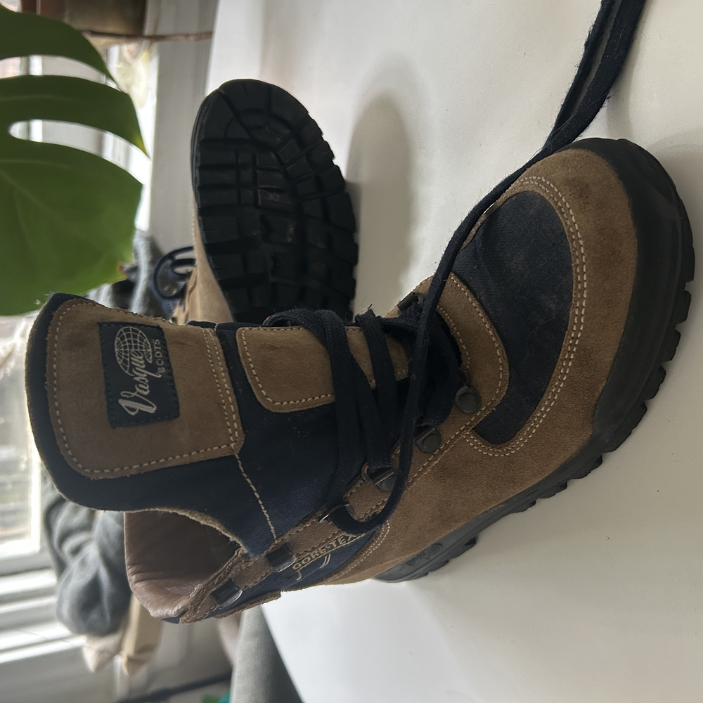 Vibram Women's Tan and Black Hiking Boots